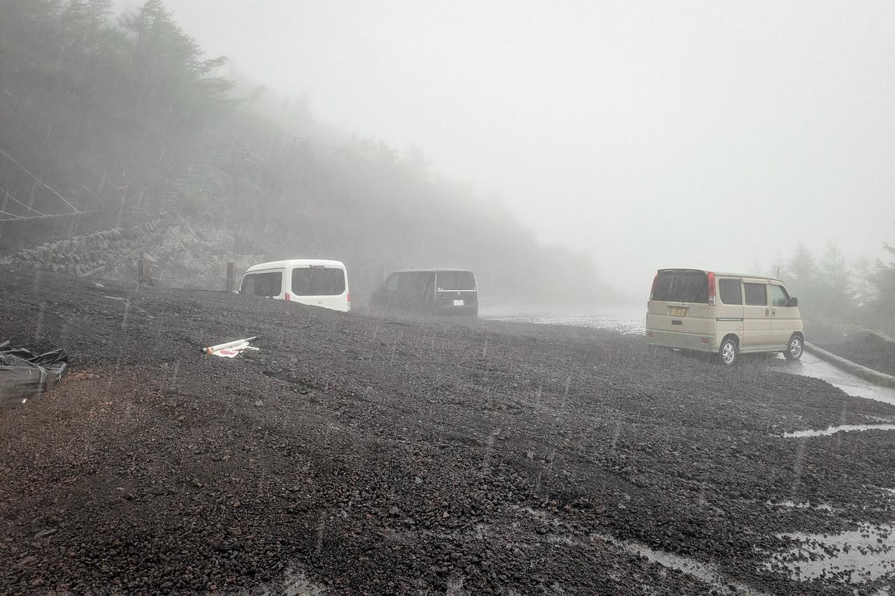 Vehicles sit amid heavy rain and dense fog near Mount Fuji, Japan, Sept. 10, 2026. (AFP Photo)