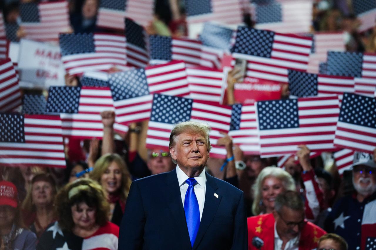 Trump promises Americans $5,000 ‘dividend’ if Republicans keep Congress