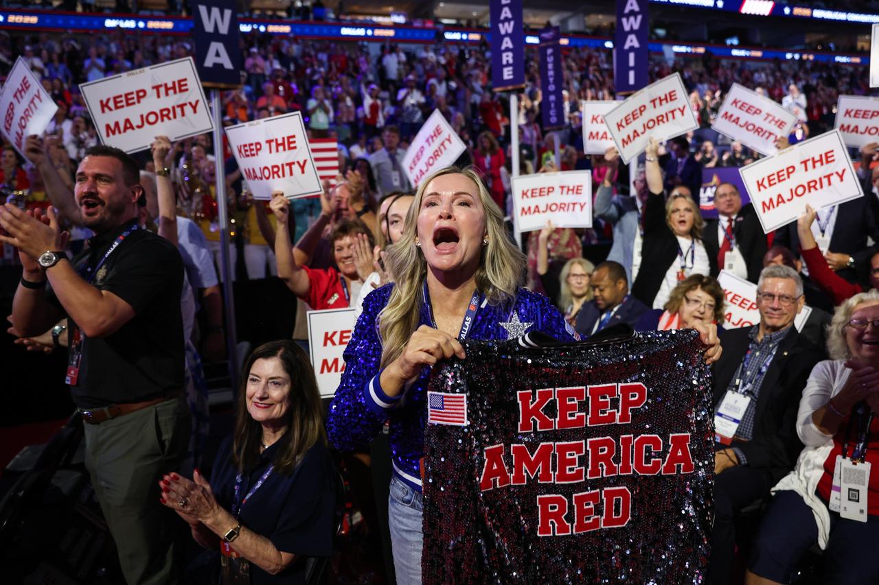 The crowd cheers during speeches on the first day of the Republican National Midterm Convention at the American Airlines Center in Dallas, Texas on September 9, 2026. (AFP Photo)