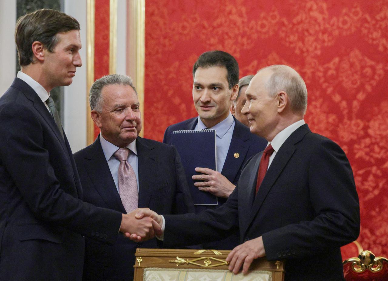 In this pool photograph distributed by the Russian state agency Sputnik, Russia's President Vladimir Putin (R) welcomes US special envoy Steve Witkoff (2nd L) and US President Donald Trump's son-in-law Jared Kushner (L) prior to their talks in Moscow on September 5, 2026. (Photo by Gavriil GRIGOROV / POOL / AFP)