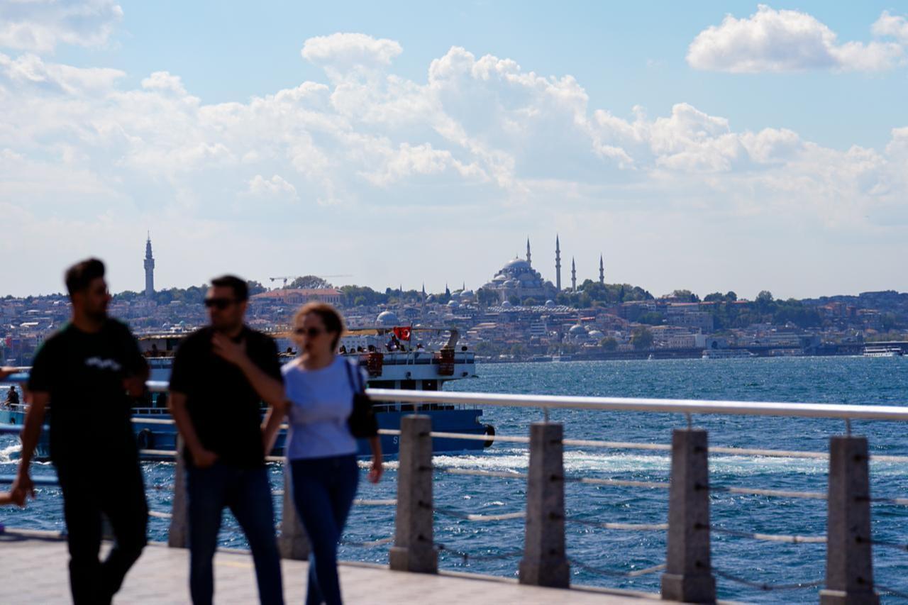 Autumn arrives in Istanbul as temperatures set to plunge 6C