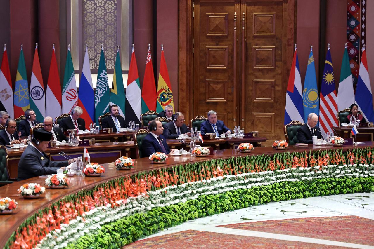 In this pool photograph distributed by the Russian state agency Sputnik, Russia's President Vladimir Putin (R), Indonesia's President Prabowo Subianto (L) and Egypt's President Abdel Fattah el-Sisi (C) attend the BRICS Summit in New Delhi on September 12, 2026. (AFP Photo)