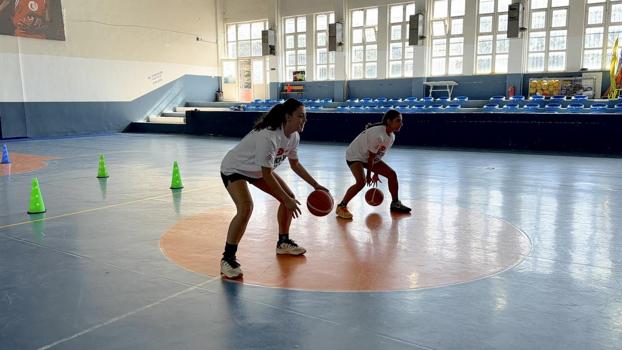 Two Lebanese women basketball players take part in a ball-handling drill as part of their training program in Eskisehir, Türkiye. (AA Photo)