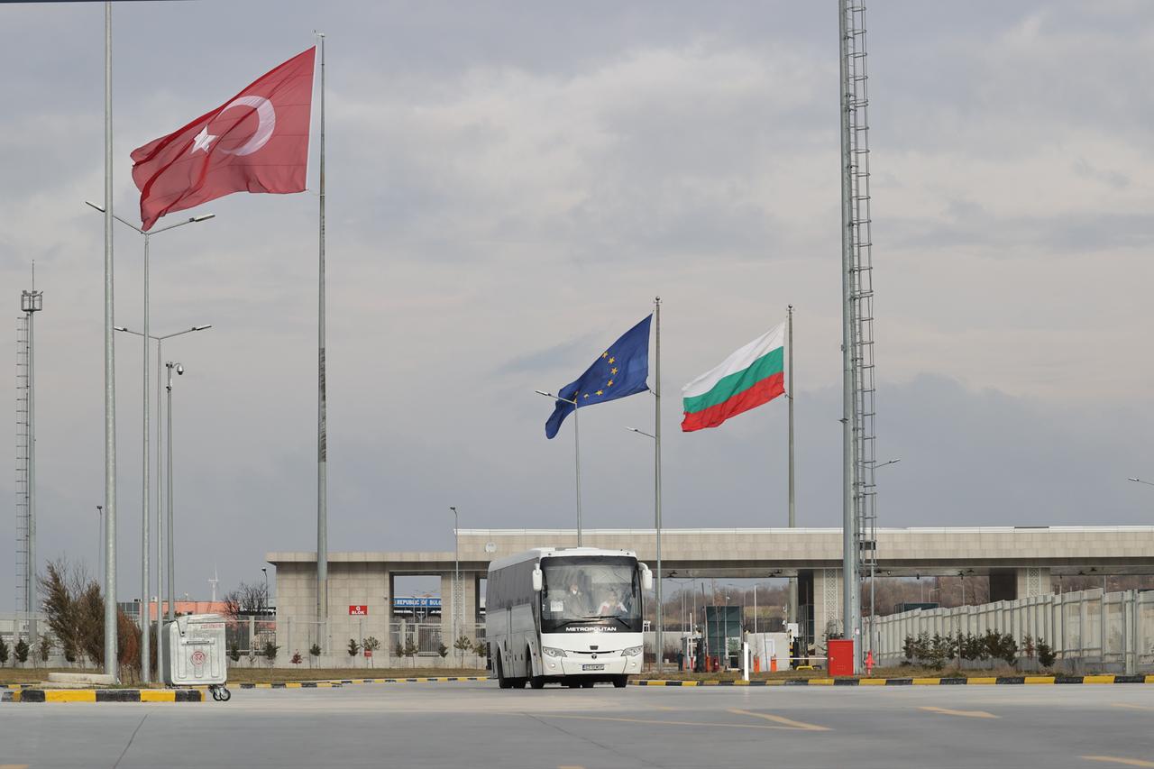 Türkiye, Bulgaria plan new customs gate to ease border congestion