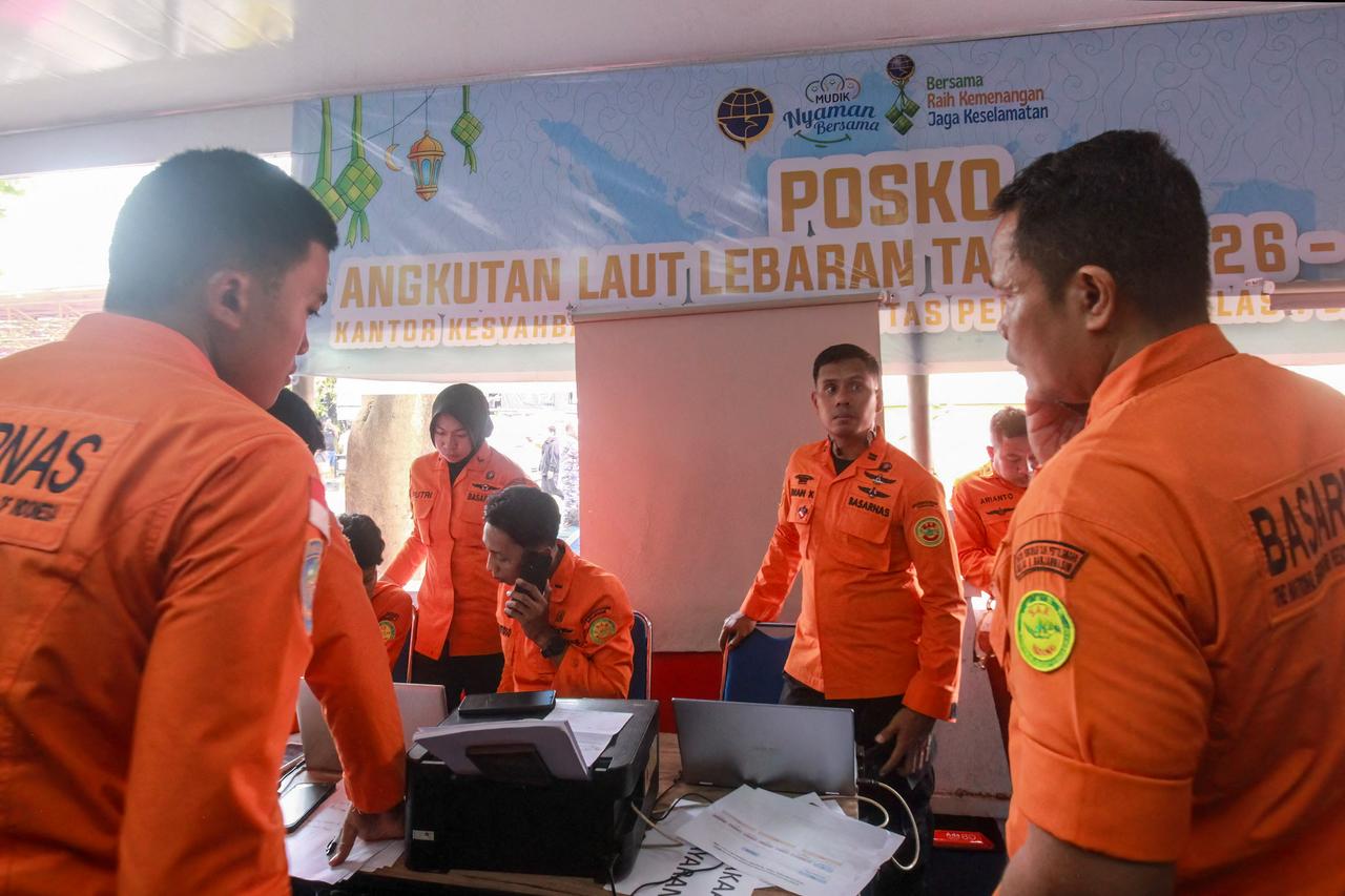 1 dead, 103 rescued after Indonesian ferry carrying 243 goes missing in Java Sea