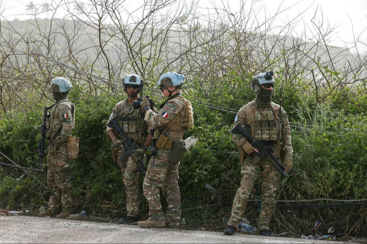 A French contingent of the United Nations Interim Force in Lebanon (UNIFIL) patrols the area in southern Lebanon near Al-Qasmiyeh on April 18, 2026. (AFP Photo)