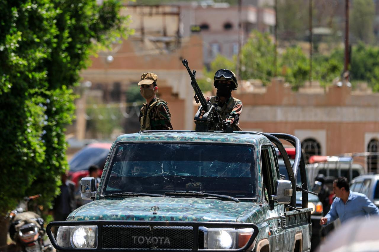 Yemen's Houthi armed forces patrol as Yemeni prisoners loyal to the Houthi authorities arrive in the capital Sanaa on September 12, 2026. (AFP Photo)