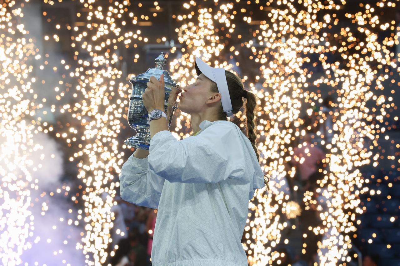 Rybakina topples Sabalenka to seize world number one spot Image
