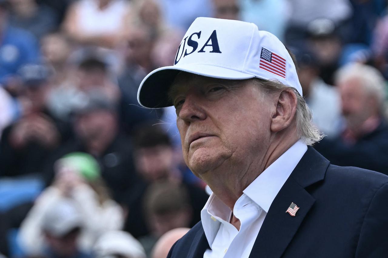 Trump says Zelenskyy 'has to stop' attacking Russian refineries