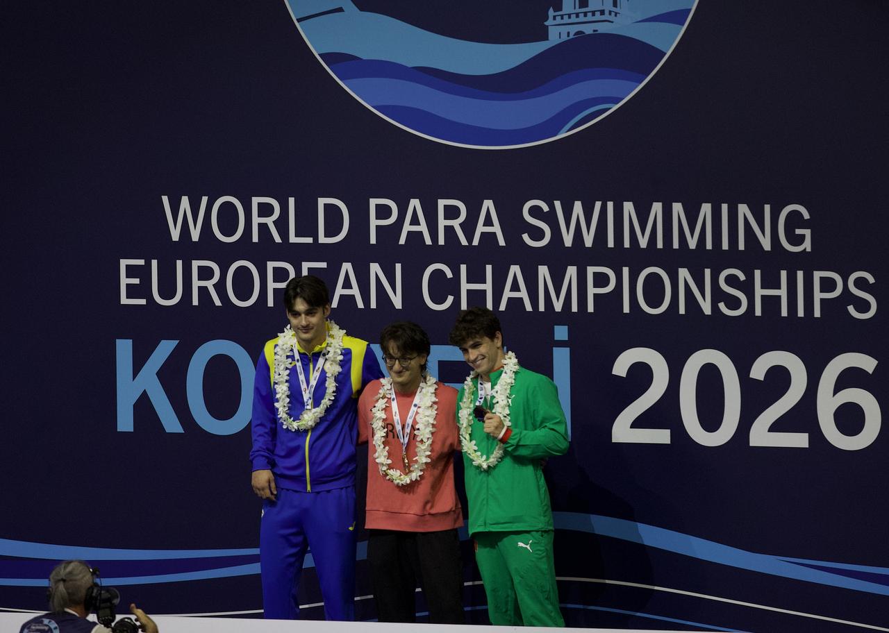 Para swimmers pose with their medals during an awards ceremony at the 2026 World Para Swimming European Championships in Kocaeli, Türkiye, Sept. 12, 2026. (AA Photo)