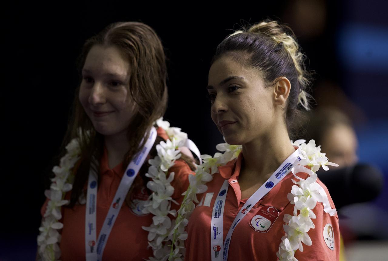 Turkish para swimmers Sevilay Ozturk and Esra Yuce pose with their medals during the 2026 World Para Swimming European Championships in Kocaeli, Türkiye, Sept. 8, 2026. (AA Photo)