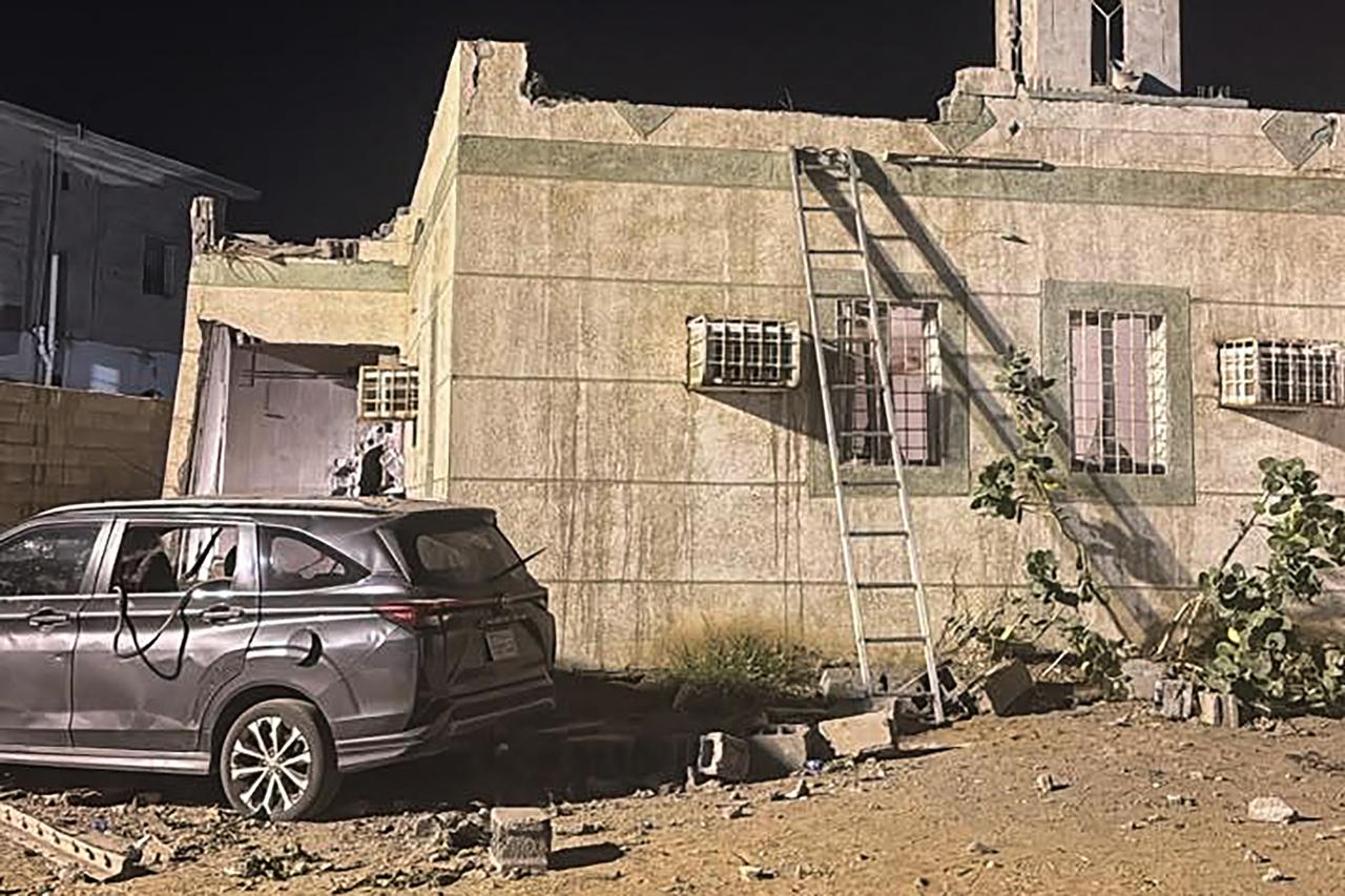 Yemenis flee to Djibouti as Houthi forces seize Red Sea coastline