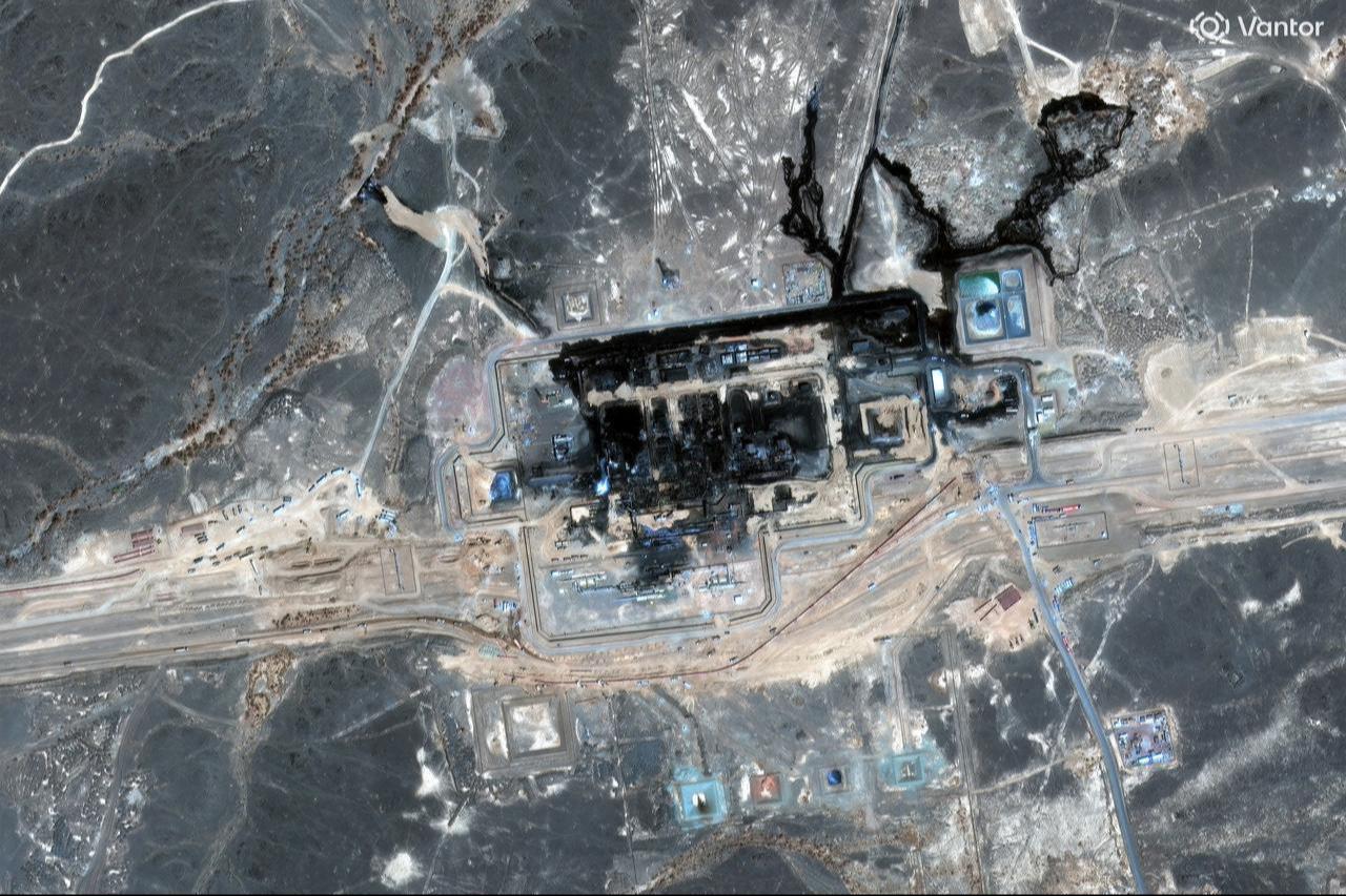 This handout satellite image released by Vantor shows a view of a pumping station along the general route of Saudi Arabia's East-West pipeline (Petroline) in al-Mesabaah, southeast of Medina, Sept. 13, 2026, following an attack and resulting fires. (AFP Photo/Satellite image ©2026 Vantor/Handout)