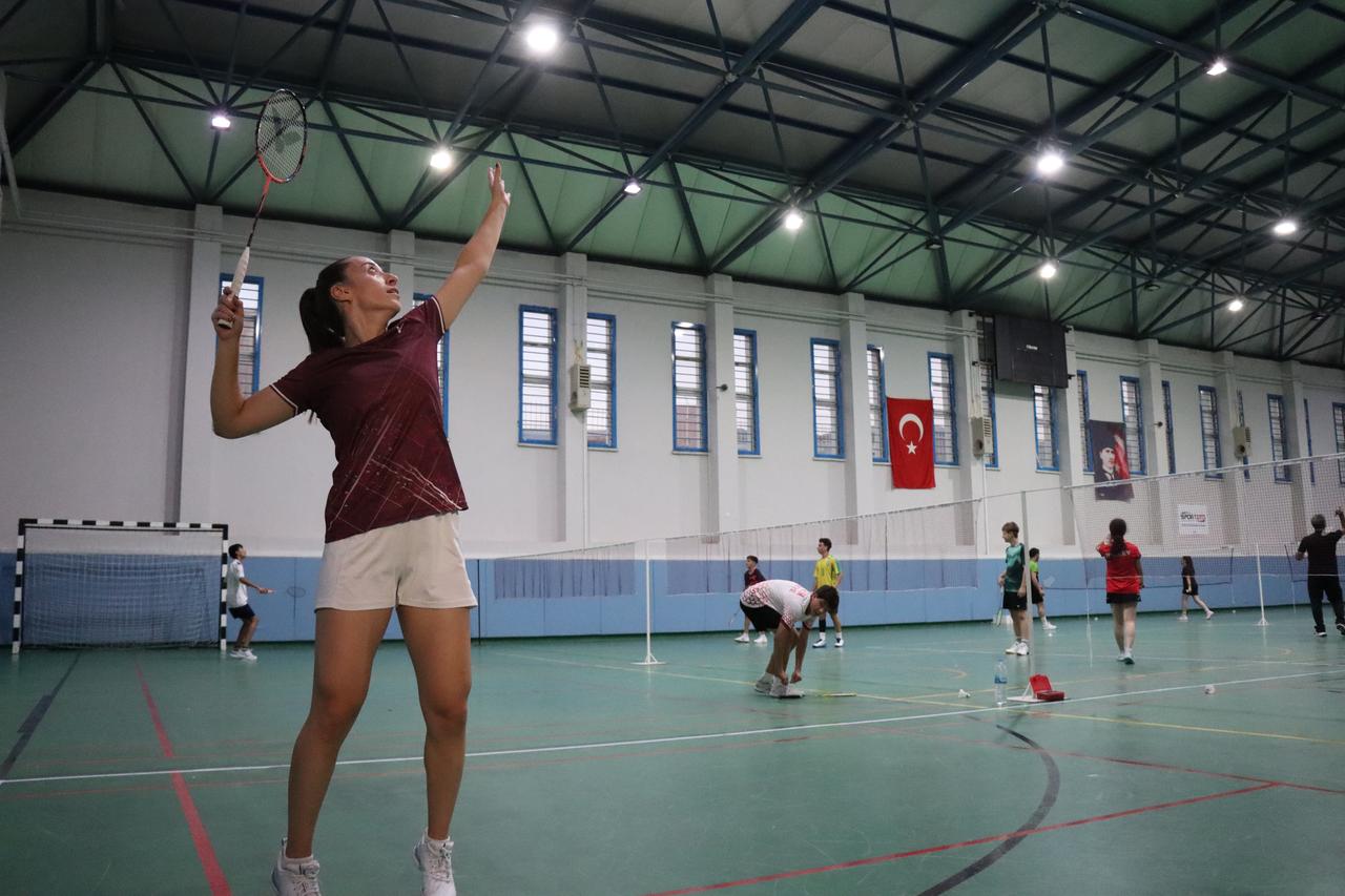 National badminton player serving during a training session at the KYK Sports Hall in Erzincan, Türkiye. (AA Photo)