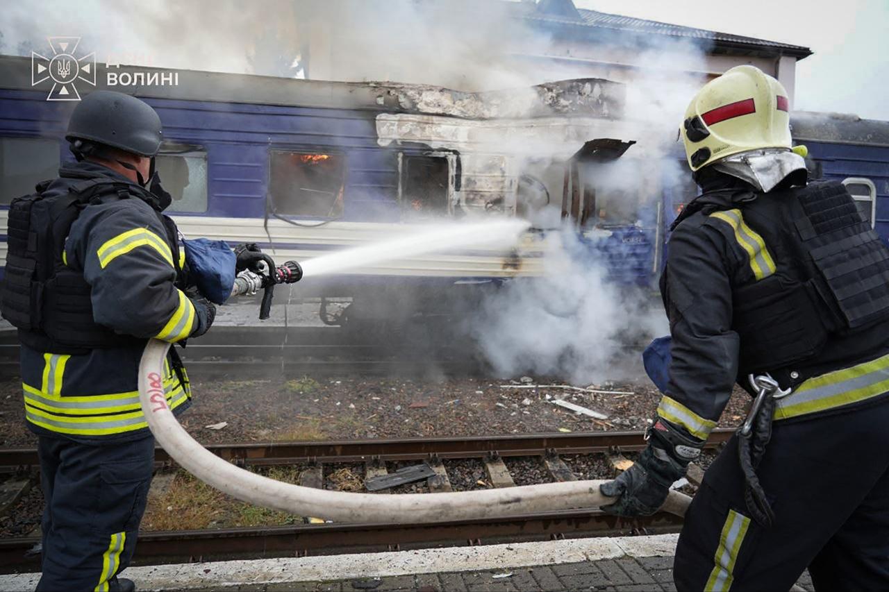 Ex-CIA chief was at Ukrainian station when Russian drone struck train Image