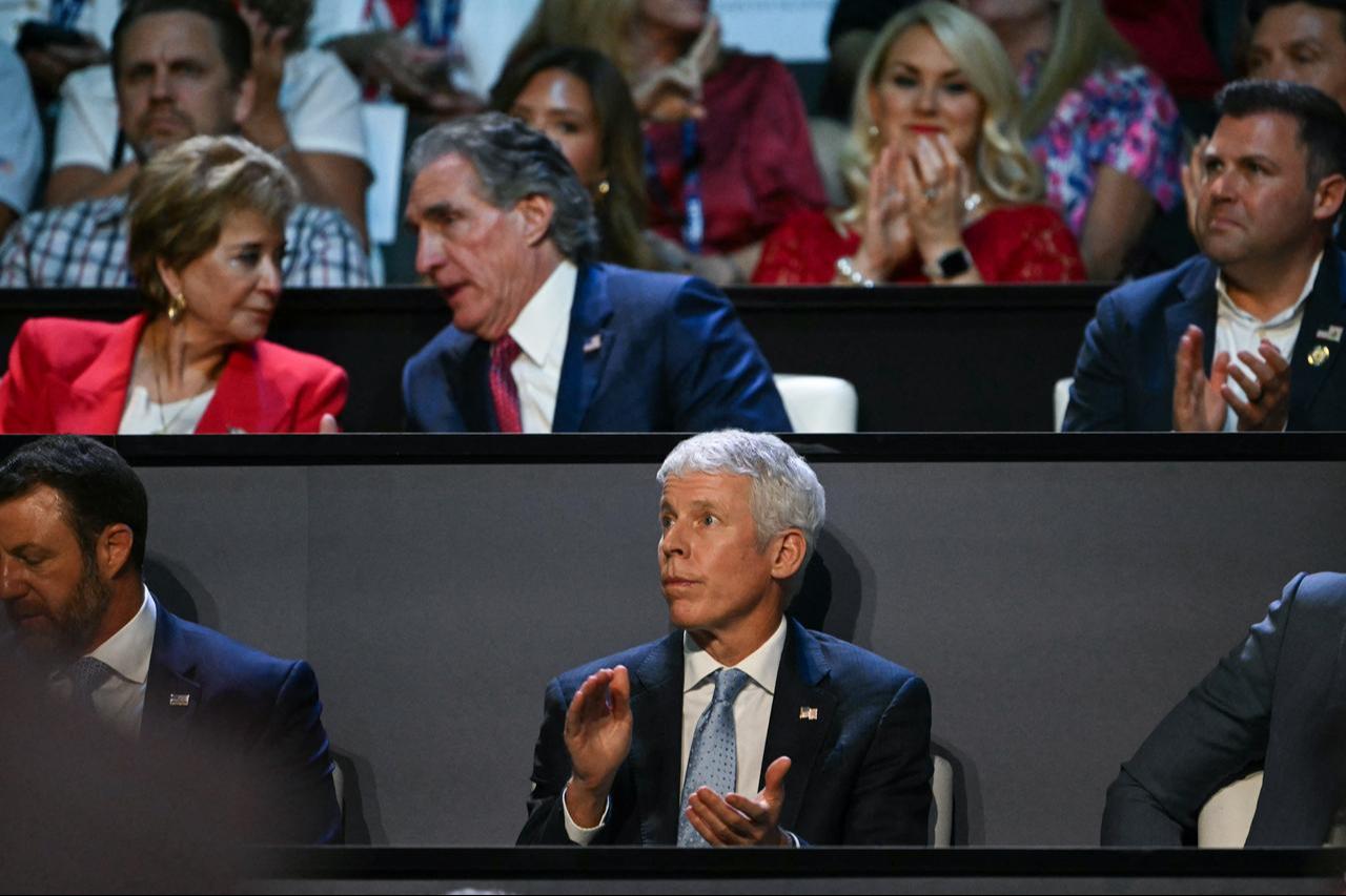 US Secretary of Energy Chris Wright (C) applauds during the Republican National Midterm Convention at the American Airlines Center in Dallas, Texas, Sept. 9, 2026. (AFP Photo)