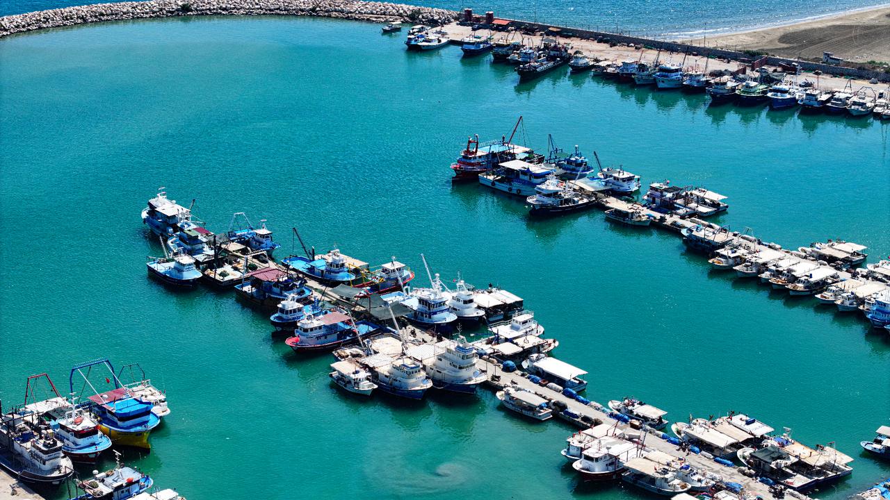 Turkish Mediterranean fishermen prepare to return to sea as ban ends