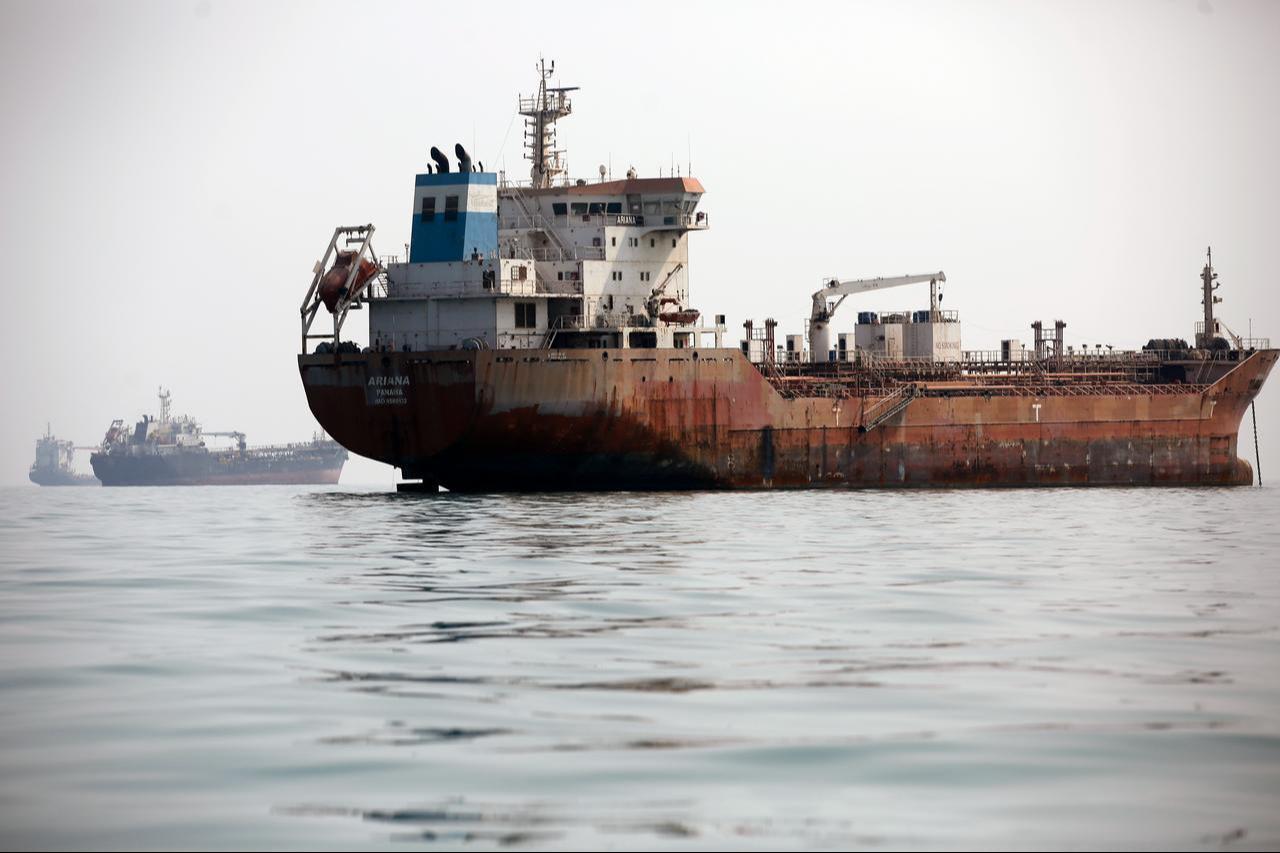 Iran's medium-sized oil tankers continue to wait off the coast of Bandar Abbas in the Strait of Hormuz, Hormozgan Province, Iran, on September 9, 2026. (AA Photo)