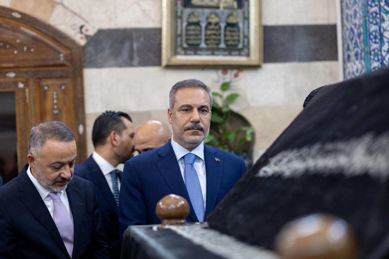 Turkish top diplomat backs Syria’s unity, stability and reconstruction