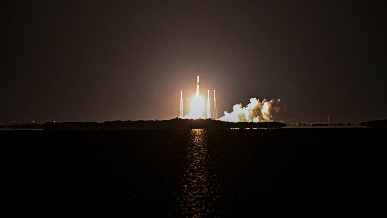 A SpaceX Falcon 9 rocket launches from Space Launch Complex 40 at NASA's Kennedy Space Center in Cape Canaveral, Florida, on September 4, 2022. (AFP Photo)