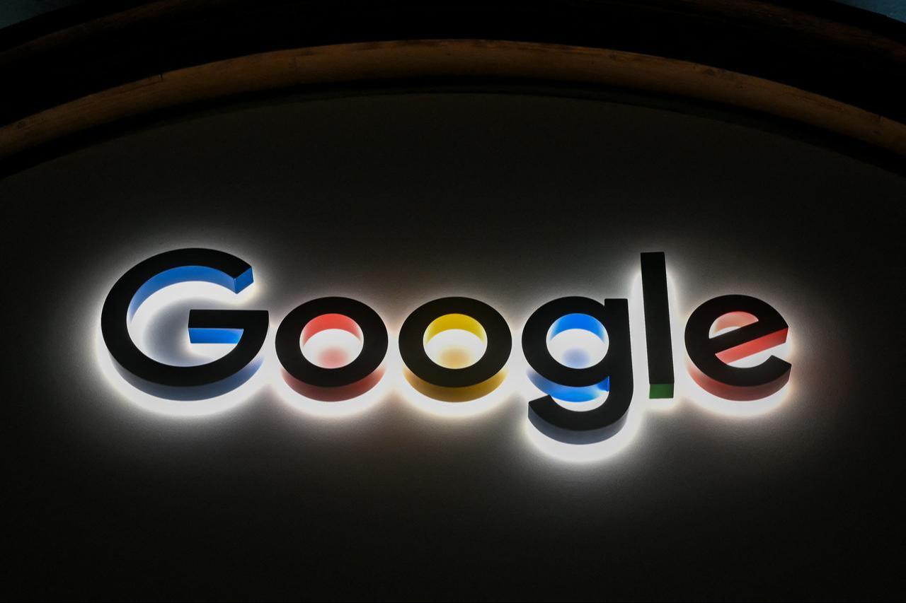 This photograph taken on January 22, 2026, shows a sign of US technology company Google displayed during the World Economic Forum (WEF) annual meeting in Davos. (AFP Photo)