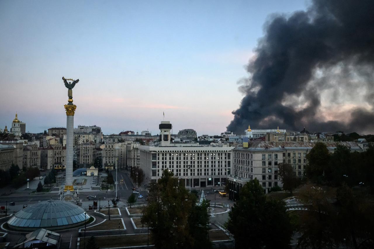 This photograph shows smoke rising over buildings following Russian air attacks, in downtown Kyiv on September 8, 2026. (AFP Photo)