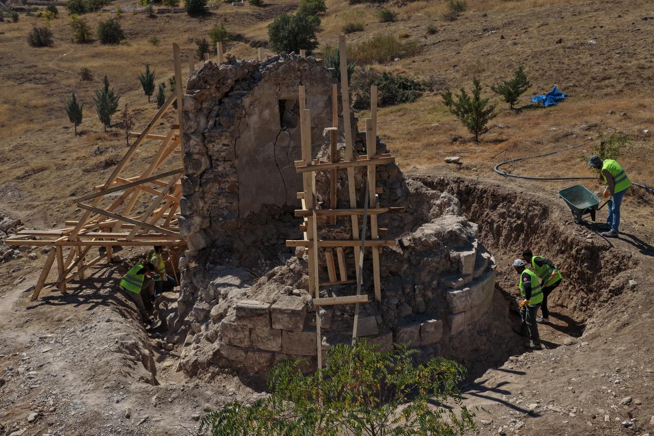 Restoration uncovers medieval history in eastern Türkiye