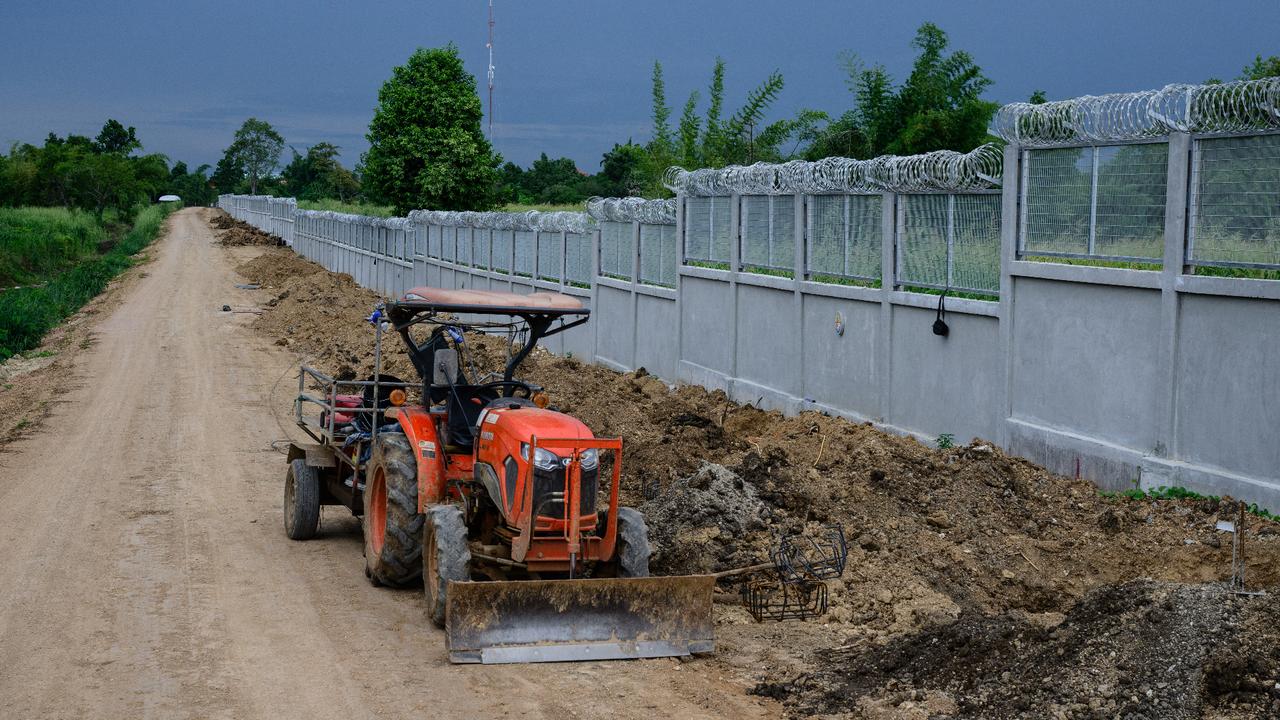 Thailand builds border wall with Cambodia amid tensions