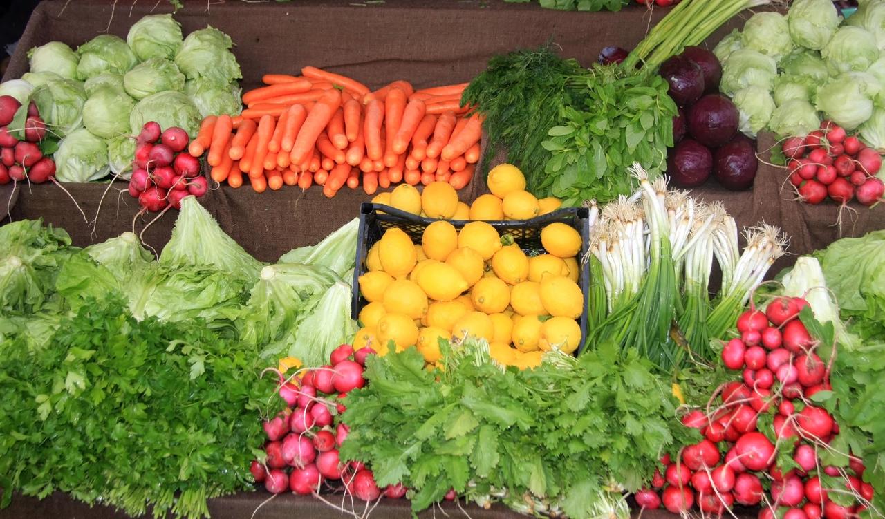 Fresh vegetables, herbs and lemons are displayed at a market stall in Istanbul, Türkiye. (Adobe Stock Photo)