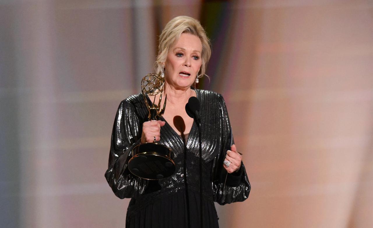 US actress Jean Smart accepts the award for Outstanding Lead Actress in a Comedy Series for "Hacks" onstage during the 78th Primetime Emmy Awards in Los Angeles, California, U.S., Sept. 14, 2026. (AFP Photo)