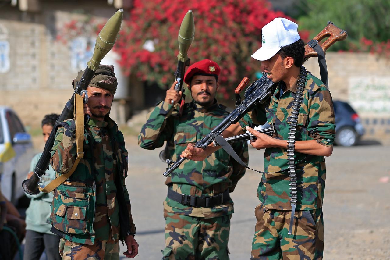 Fighters loyal to the Houthi authorities, brandish their weapons during a rally to recruit more fighters, in Sanaa, September 10, 2026. (AFP Photo)