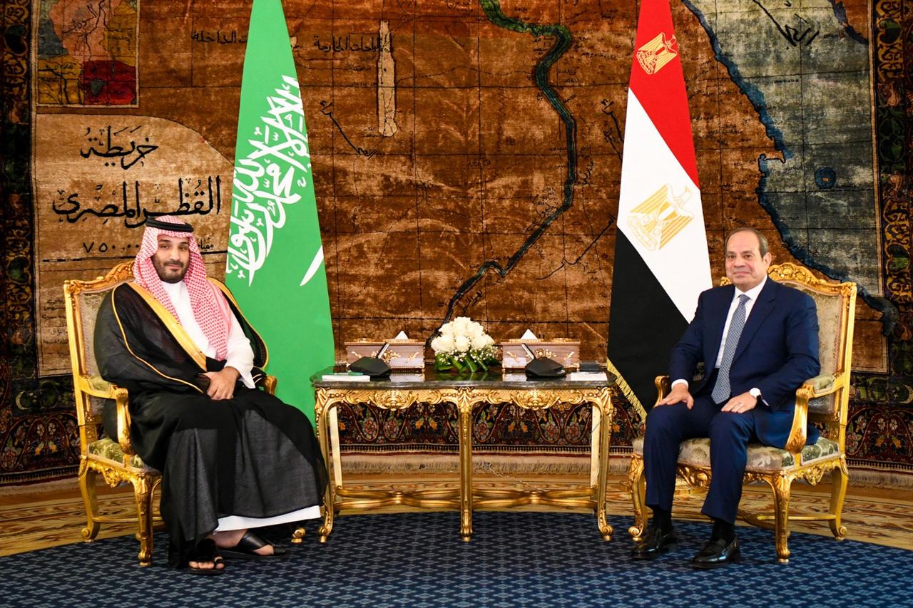 Saudi Crown Prince Mohammed bin Salman (L) meets Egypt's President Abdel Fattah al-Sisi in Cairo, September 15, 2026. (AFP Photo)