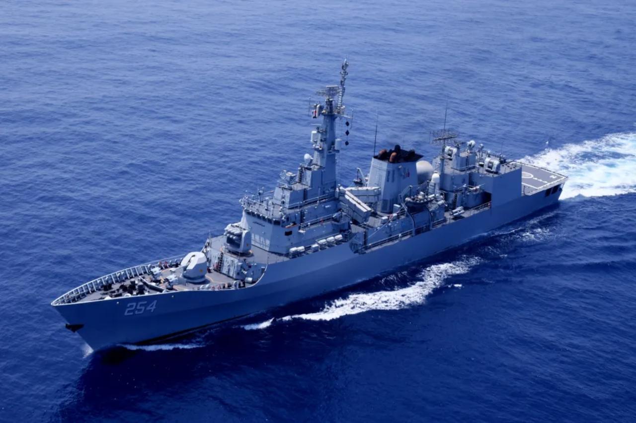Pakistan, Indian warships collide in Sea of Oman