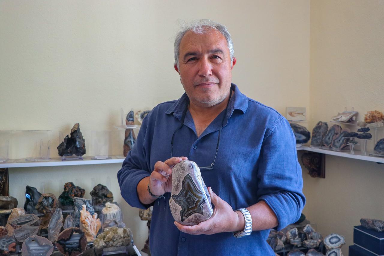 Sculptor transforms 2,000 natural stones into art over 35 years
