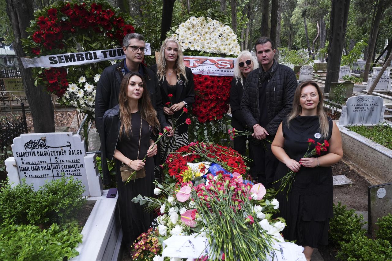Türkiye remembers actor Tarik Akan a decade after his death