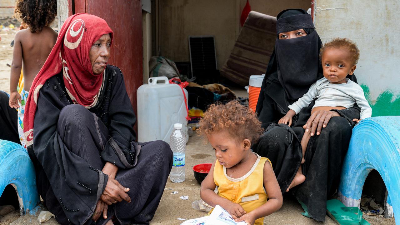 Yemen fighting displaces more than 100,000 people, UN says