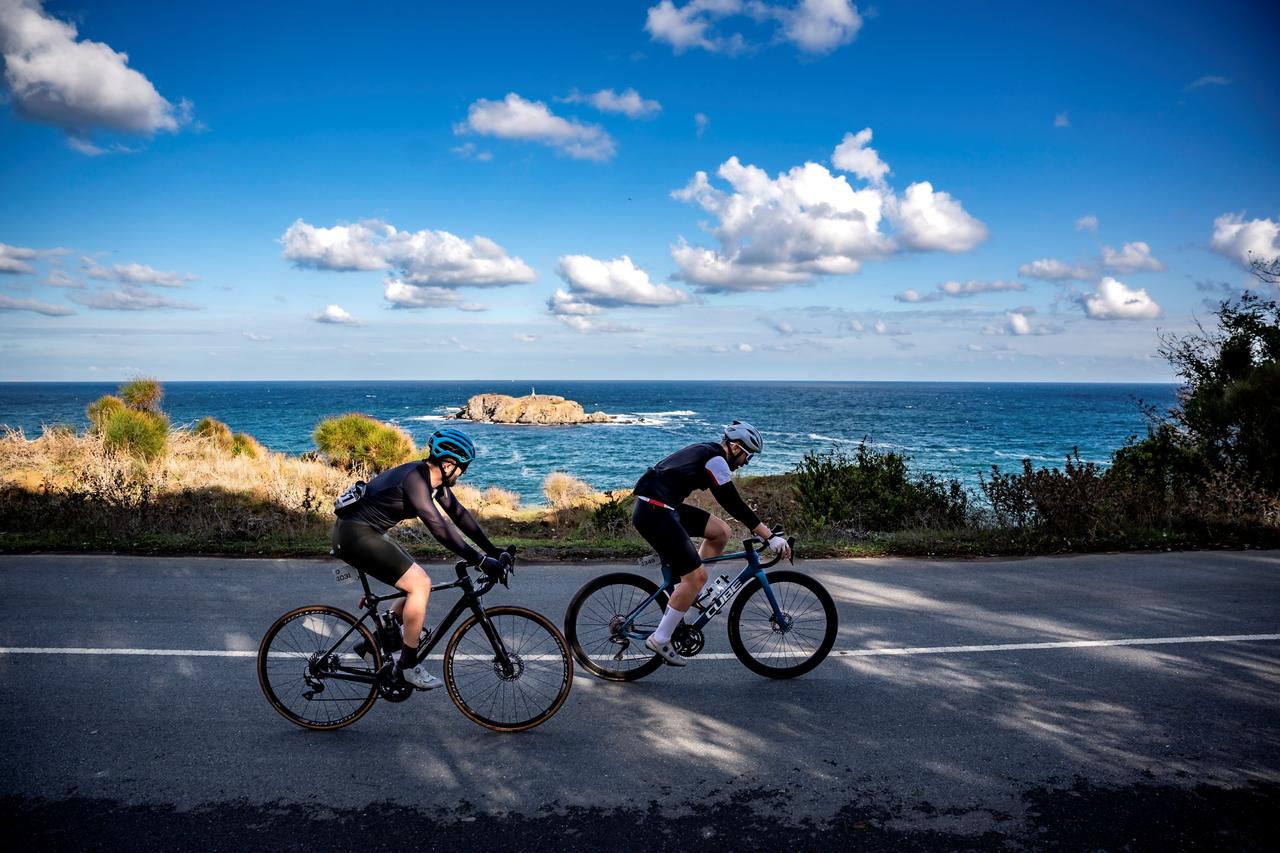 Cyclists compete along Istanbul’s coastal route during the 2025 L’Étape Türkiye by Tour de France. (Photo via L’Étape Türkiye by Tour de France)