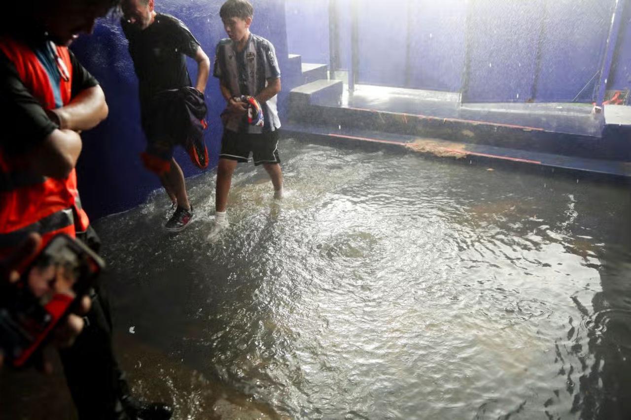 Heavy rains kill 1 in eastern Spain, disrupt flights and close schools