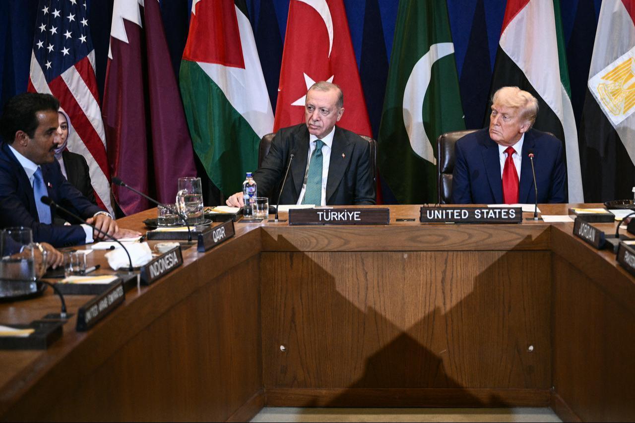 US President Donald Trump (R), alongside President Recep Tayyip Erdogan (2R), listen as Qatar's Emir Sheikh Tamim bin Hamad al-Thani (L) speaks during a multilateral meeting in New York City on Sept. 23, 2025. (AFP Photo)