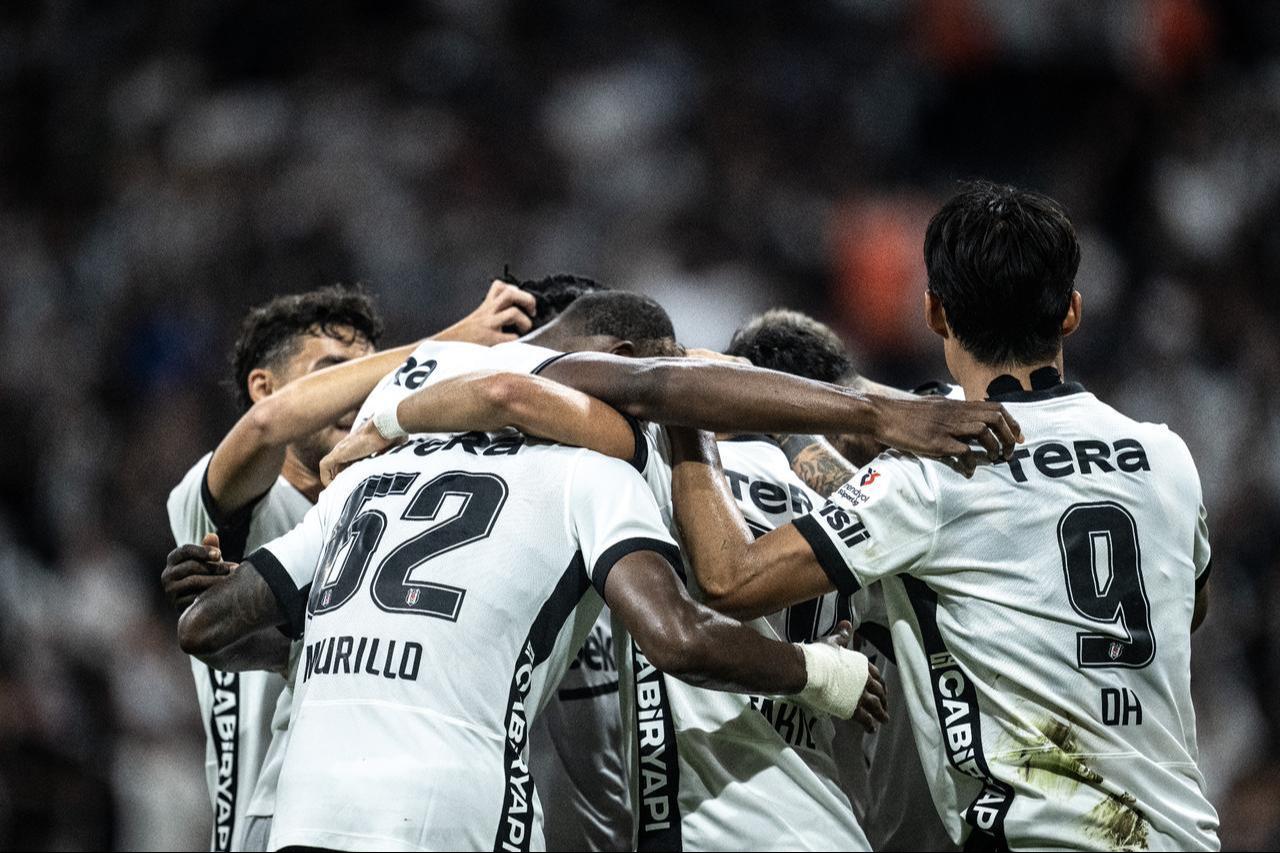 Players of Besiktas celebrate after a score during the Turkish Super Lig match week 5 between Besiktas and Erzurumspor FK at Tupras Stadium in Istanbul, Türkiye, on September 11, 2026. (AA Photo)