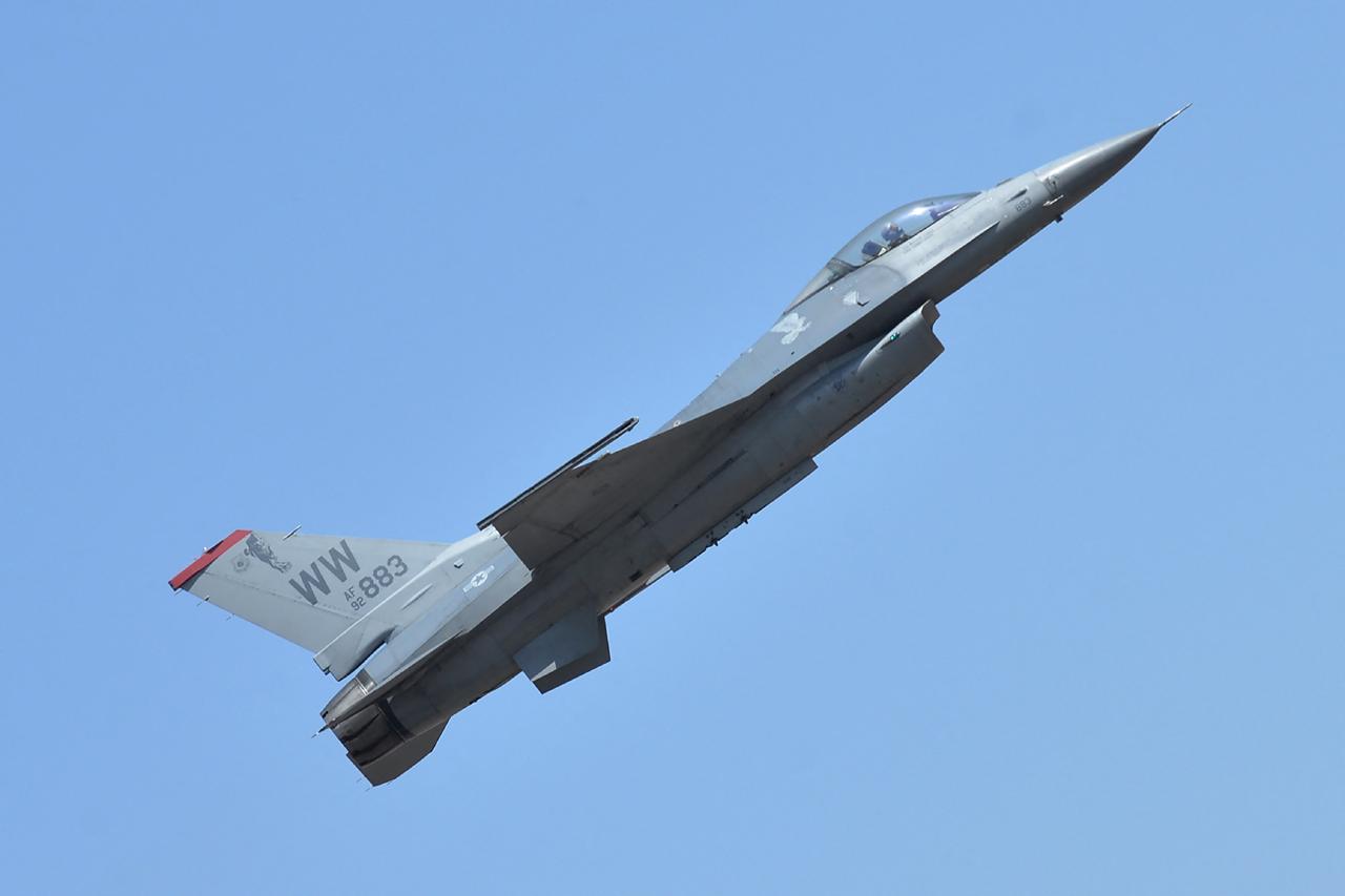 F-16 fighter jet crashes during training mission in Michigan Image