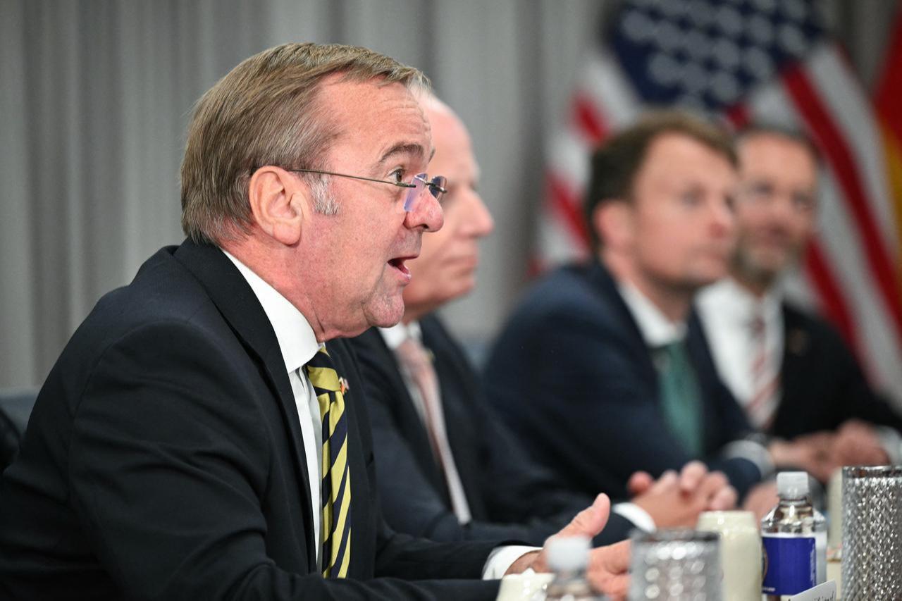 German Defense Minister Boris Pistorius (L) speaks during a meeting with US Secretary of Defense Pete Hegseth at the Pentagon in Washington, DC, on September 15, 2026. (AFP Photo)