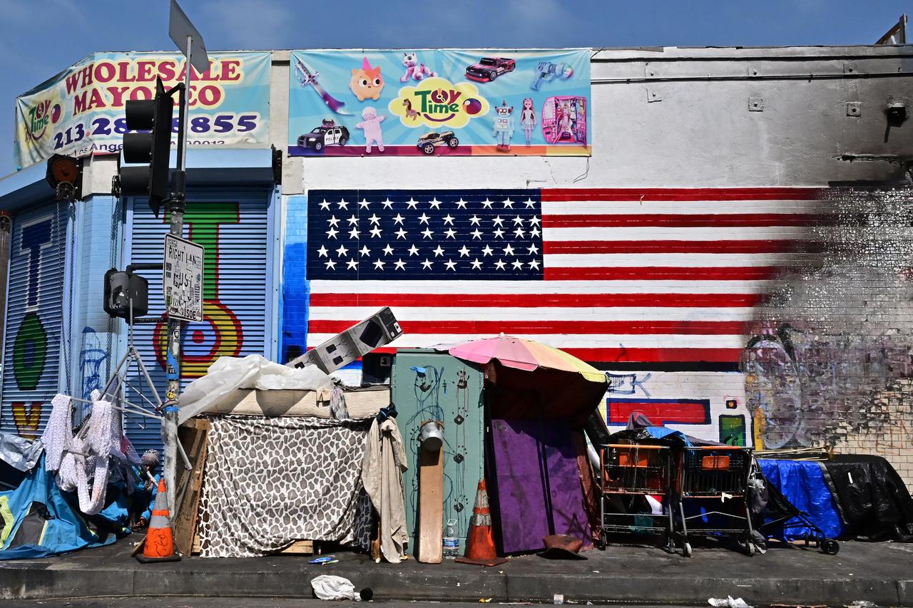 A rare drop in US homelessness—and a fight over who gets credit