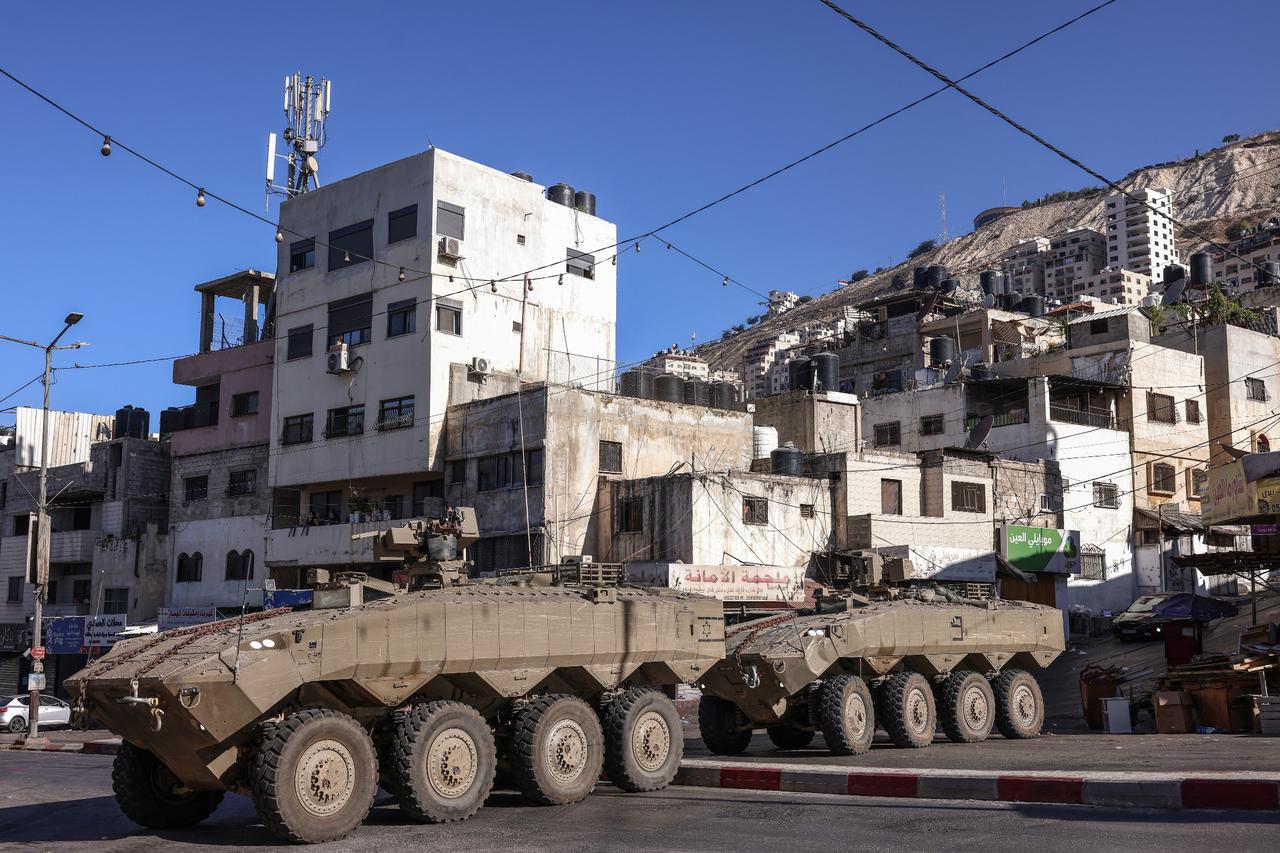 Israeli forces enter southern Syria with 9 military vehicles