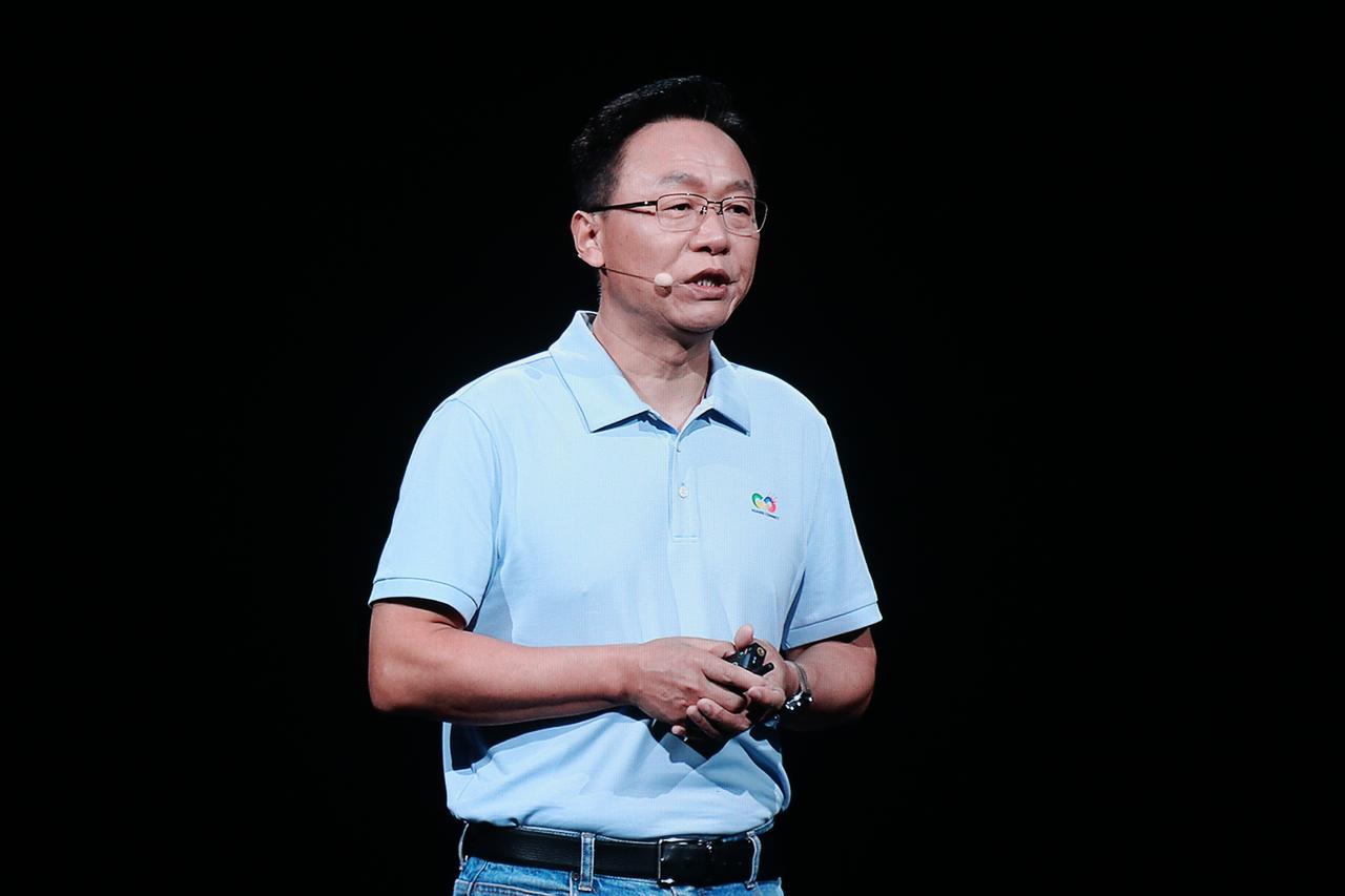 Huawei Deputy Chairman Eric Xu delivers a presentation at the "Huawei Connect" conference in Shanghai, China on Sept. 17, 2026. (AA Photo)