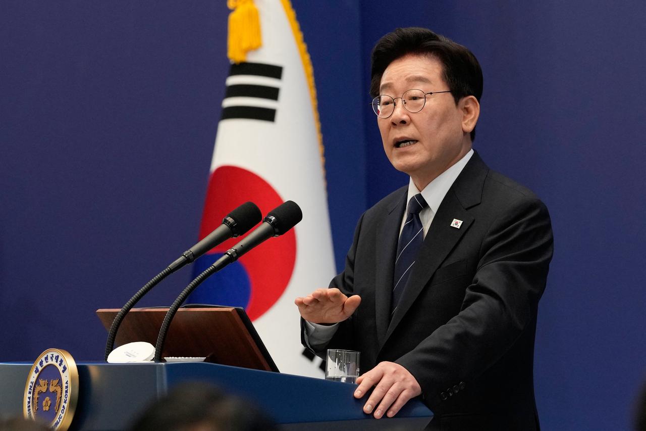 South Korean President Lee Jae Myung speaks during a press conference at the presidential Blue House in Seoul on September 18, 2026. (AFP Photo)