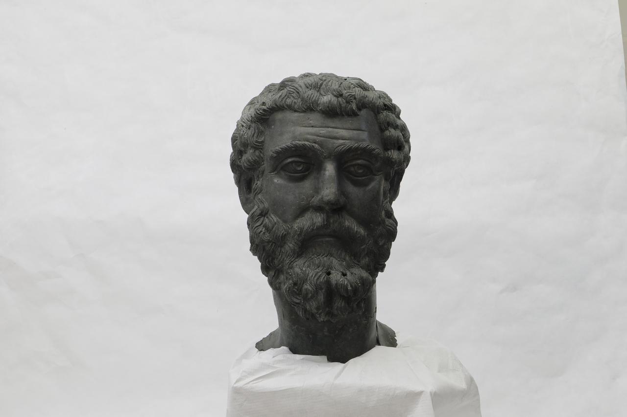 The bronze head of Roman Emperor Septimius Severus, originating from the ancient city of Boubon in southwestern Türkiye, which was returned from Denmark. (Photo via Türkiye's Ministry of Culture and Tourism)