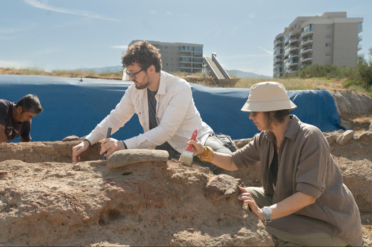 Archaeologists work on structural remains uncovered at Yesilova Hoyugu, the oldest known settlement area in Izmir, Türkiye. (IHA Photo)