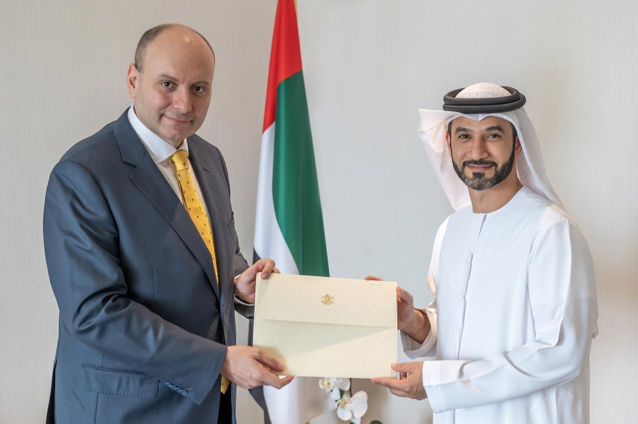 Bulgarian Ambassador to the UAE Ivan Yordanov (L) presents a copy of his credentials to Abdulla Mohamed Alblooki, acting assistant undersecretary for protocol affairs at the UAE Ministry of Foreign Affairs and International Cooperation, in Abu Dhabi, Jan. 13, 2023. (Photo via X/@BulgariainUAE)