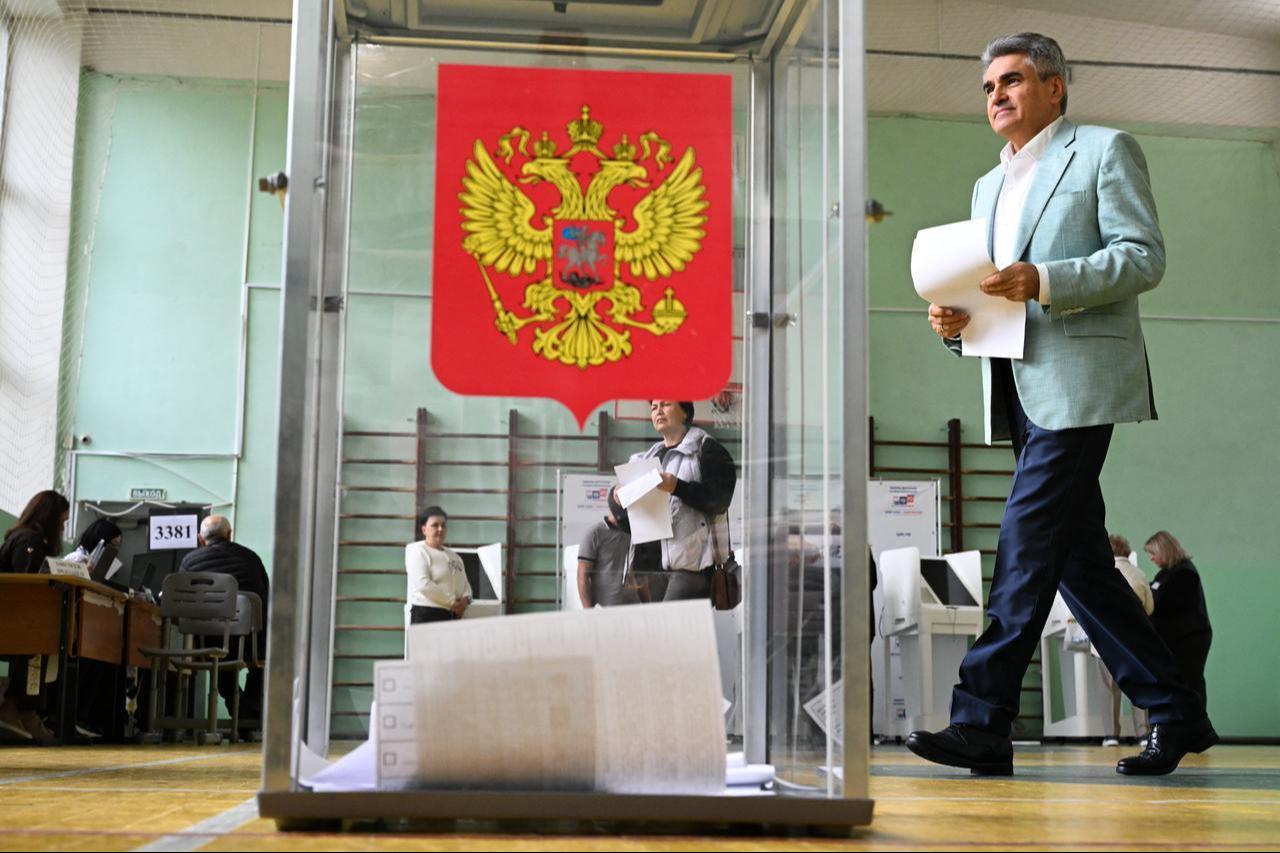 Alexey Nechayev, chairman of the New People political party, votes in Russia's parliamentary election at a polling station in the settlement of Shishkin Les in Moscow, Sept. 19, 2026. (AFP Photo)